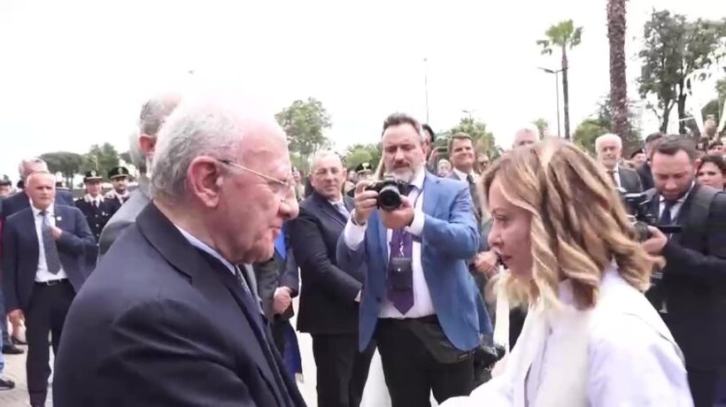 Meloni a De Luca: «Sono la stronza». E apre il centro sportivo del riscatto