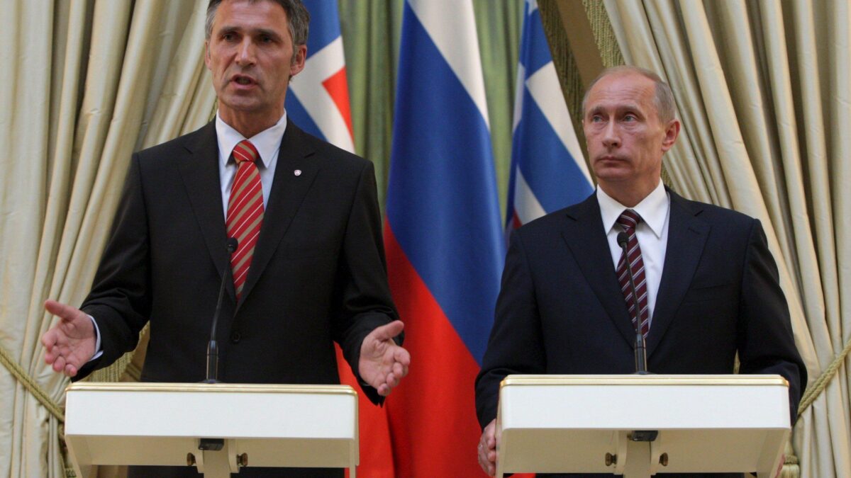 Putin sfotte Stoltenberg: «Una volta non era demente». E Borrell sposa la linea Nato