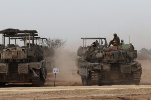 Il doppio binario di Israele: tank e negoziati