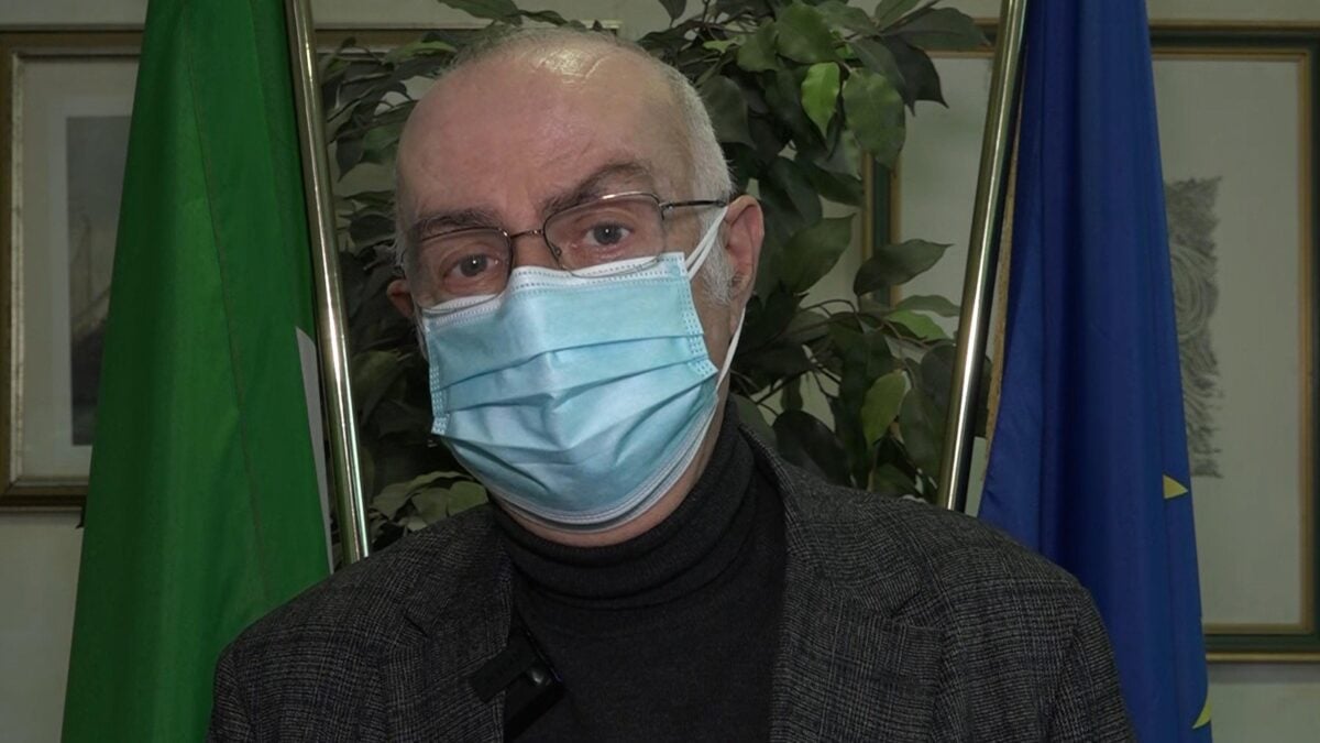 Ma Rezza farfuglia: «Stop da aprile»