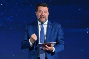 I giudici «rosolano» il presidente: sarà interrogato a ridosso del voto