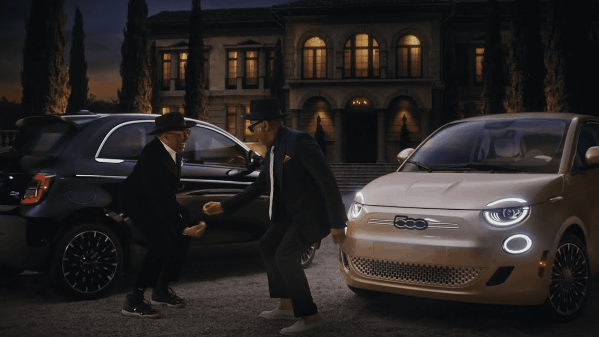 Lo spot negli Usa scimmiotta l’Italia per risollevare le vendite della 500e