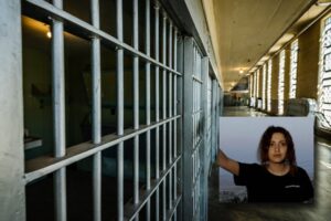 In fuga dall’Iran, in prigione da noi. Ma il Pd gira la testa dall’altra parte