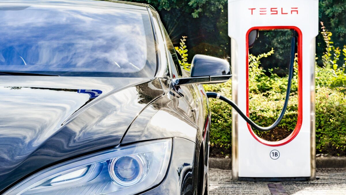 L’auto elettrica inquina come le altre