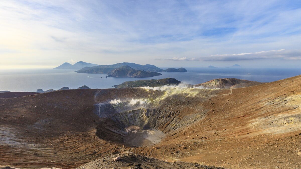 Dalle Eolie all’Islanda: in viaggio tra i vulcani d’Europa e del mondo