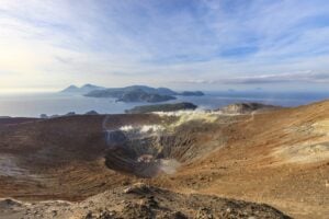 Dalle Eolie all’Islanda: in viaggio tra i vulcani d’Europa e del mondo