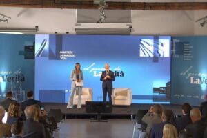 Il direttore Belpietro e Sabrina Scampini danno il via al «Giorno della Verità»