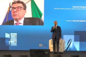 Giorgetti: «Nostri stipendi bassi perché siamo entrati nell’euro»