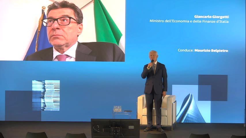 Giorgetti: «Nostri stipendi bassi perché siamo entrati nell’euro»