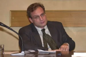 Alessandro Mangia: «Su Astrazeneca indaghino le Camere»