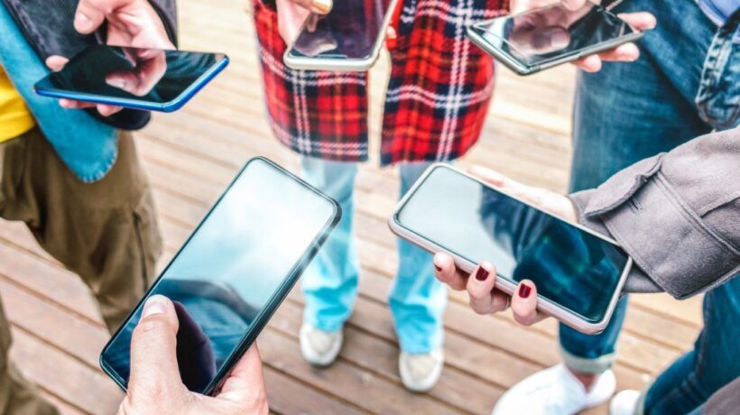Viviamo in una società di alienati. Meglio fare le valigie e viaggiare