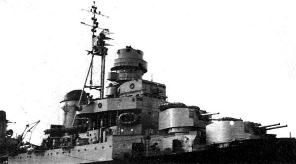 Artiglieria di prora del «Scipione Africano» con pezzi da 135/45 (Marina Militare)