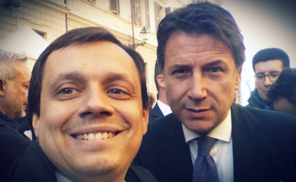 «Truffa sui fondi alle sue imprese». Salta il candidato grillino indagato