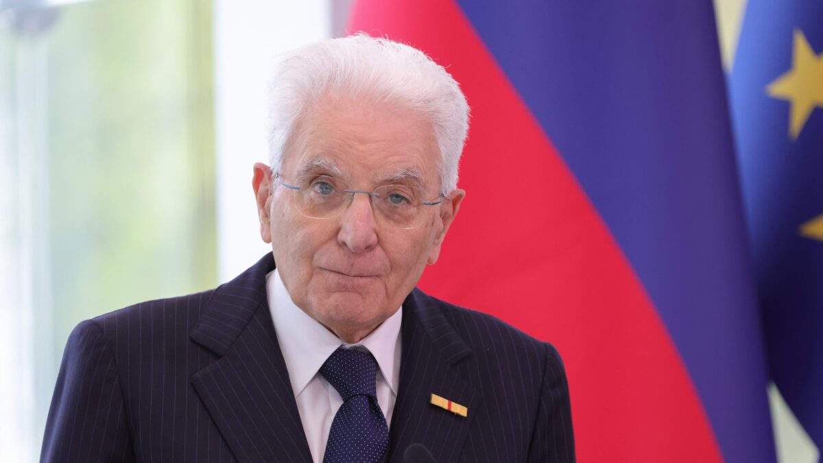 Caro Mattarella, si rilegga la Carta. Sovrano è il popolo, non Bruxelles