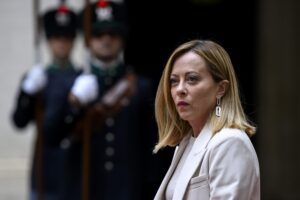 La Meloni si «gioca» il G7 in casa: l’occasione per scavalcare Parigi