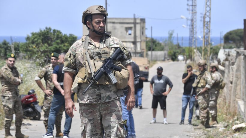 Israele risponde a Hezbollah e colpisce il Sud del Libano. Il doppio fronte scuote l’Idf