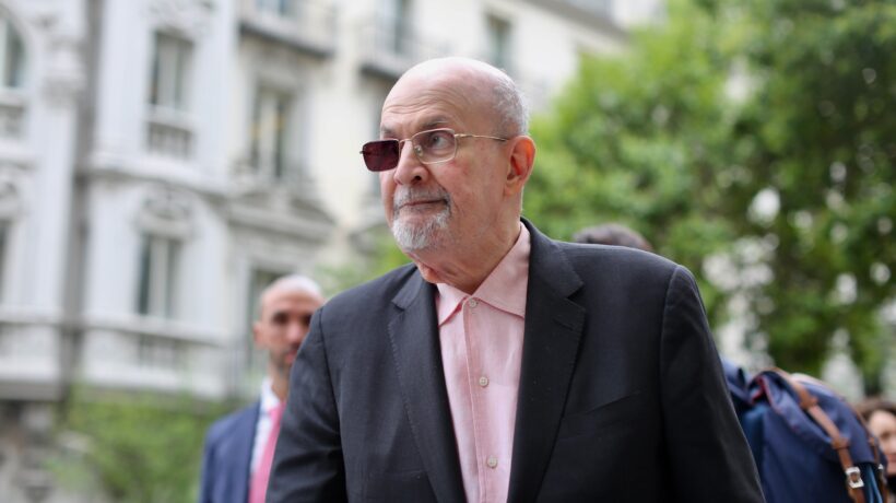 Blitz dei savianisti. Salman Rushdie tirato per la giacca contro l’Italia