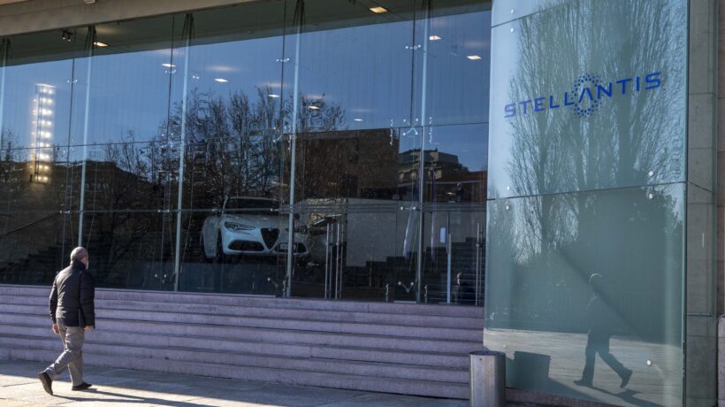 Stellantis regala 8 miliardi ai soci e altre promesse fragili all’Italia