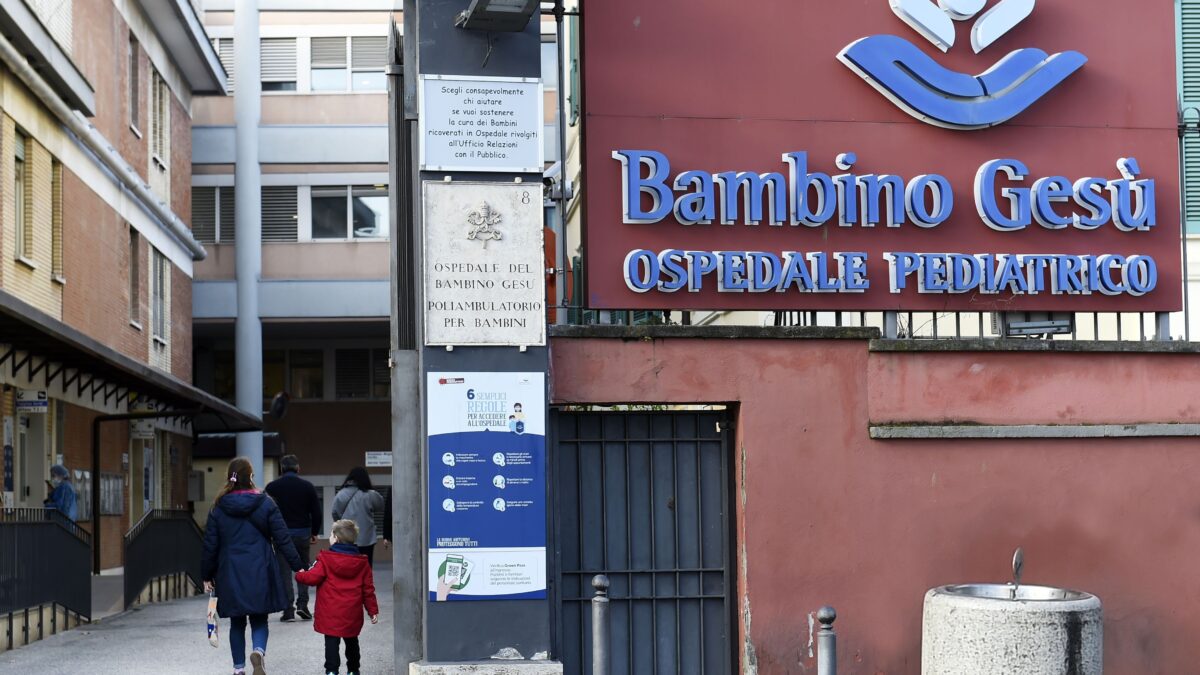 Ragazzina morta al Bambino Gesù: negata l’archiviazione a Locatelli
