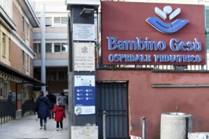 Ragazzina morta al Bambino Gesù: negata l’archiviazione a Locatelli