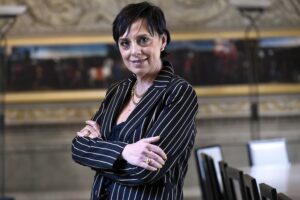 Gli esperti chiedono più vaccini ma li finanzia l’azienda che li produce
