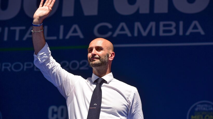 «Spero in una maggioranza di centrodestra stabile. Macron? È in difficoltà e gioca a fare Napoleone»