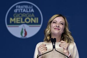 Meloni sfida Schlein: «Io antidemocratica? Risponda al Pse»