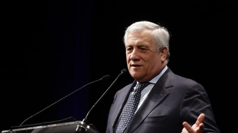 Il testa a testa di Tajani con la Lega: «Forza Trump? Meglio Forza Italia»