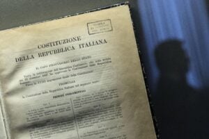 Così viene forzata la Costituzione