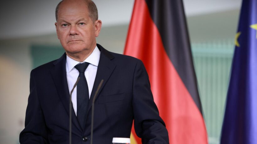 Est e giovani danno il benservito a Scholz