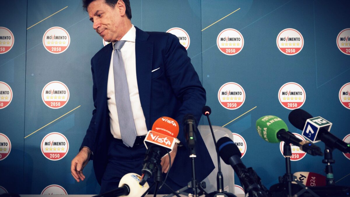 L’Avvocato ha perso la causa. Conte umiliato da Casaleggio: «Dovrebbe dimettersi»