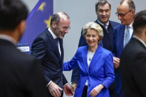 Il Ppe dilaniato lavora al bis della Vdl. E Weber non chiude ai conservatori