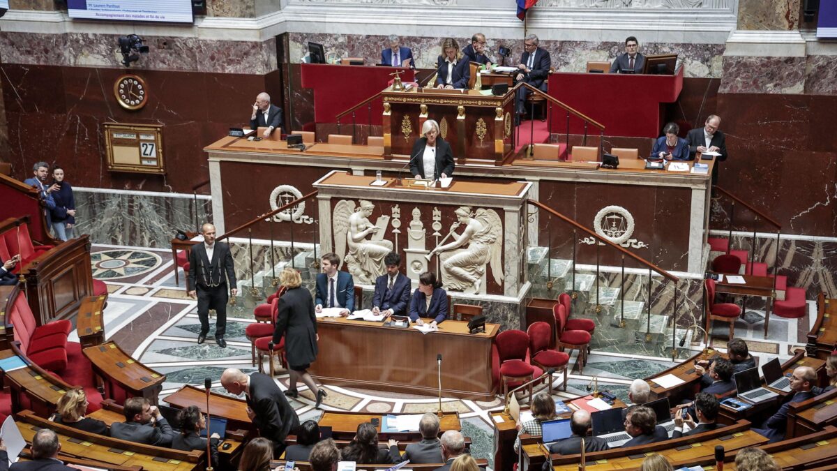 L’Eliseo perde la crociata laicista. Contro un muro la legge-eutanasia