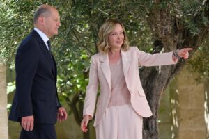 Mediterraneo, Cina, guerra: Giorgia dà il via al G7 oscurando Macron e Scholz