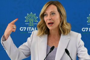 Meloni rivendica il successo del summit e pungola l’Ue: «Riconosca il nostro ruolo»