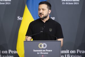 Basta andar dietro a Zelensky ora serve una trattativa vera