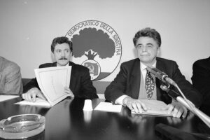I compagni strillano al colpo di Stato ma proponevano le stesse riforme