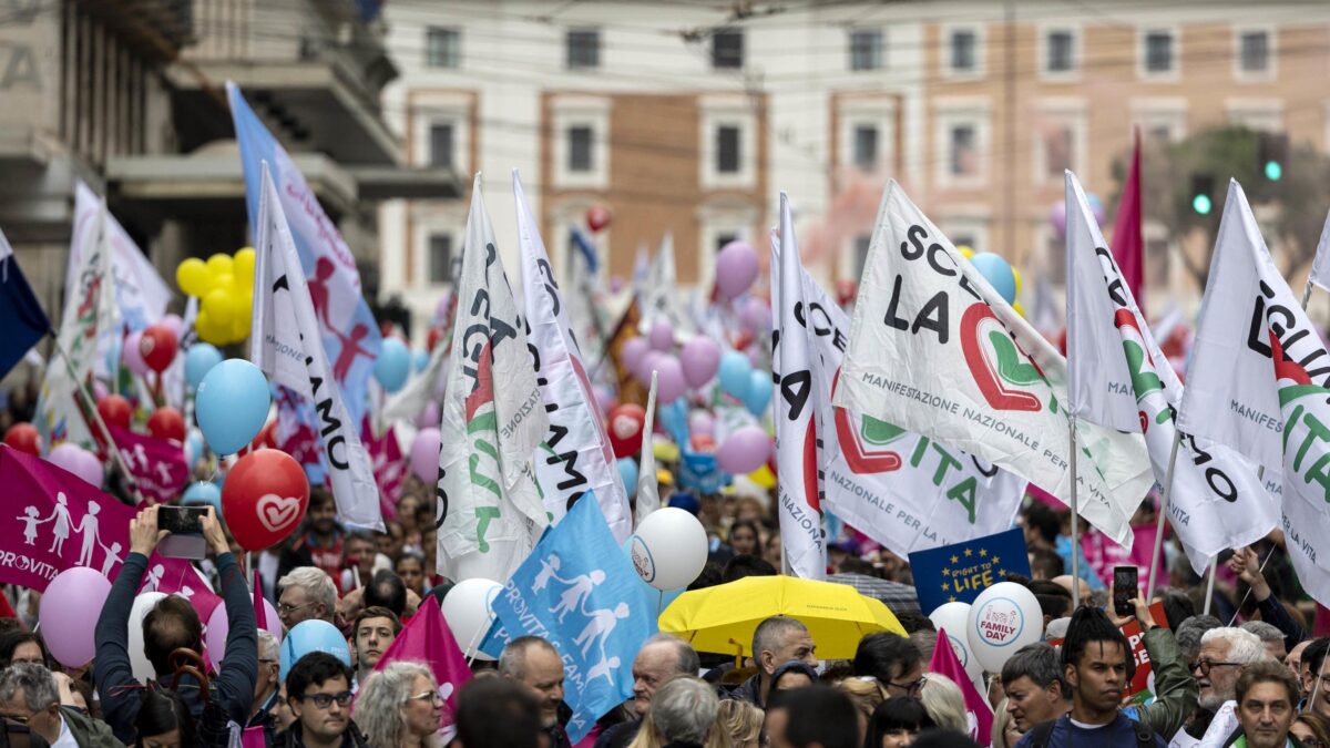 Sfilate per demolire il pensiero unico