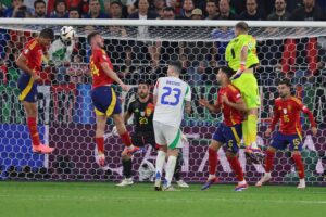 Nella corrida spagnola l’Italia è il toro. Lezione di calcio ai ragazzi di Spalletti