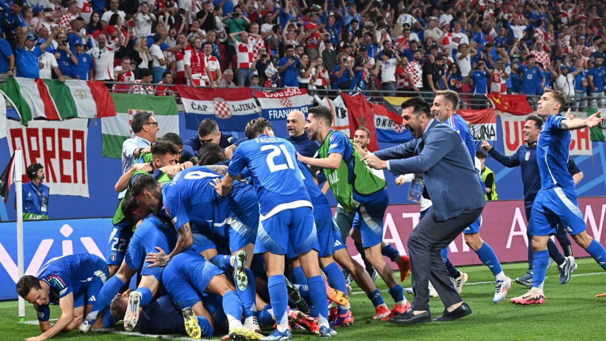 Gli Azzurri fanno pari con la Croazia. Ottavi raggiunti all’ultimo respiro