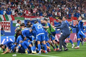 Gli Azzurri fanno pari con la Croazia. Ottavi raggiunti all’ultimo respiro