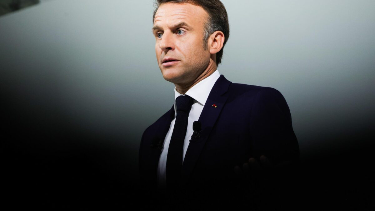 Macron disperato sparge terrorismo: «Se non vinco io sarà guerra civile»