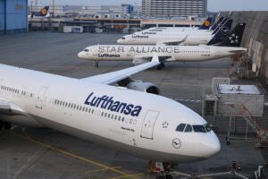 Stangata green dell’Europa sui voli: fino a 72 euro in più a biglietto