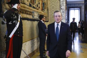 Altro buco di Draghi: la sua «extra-tassa» viola la Costituzione