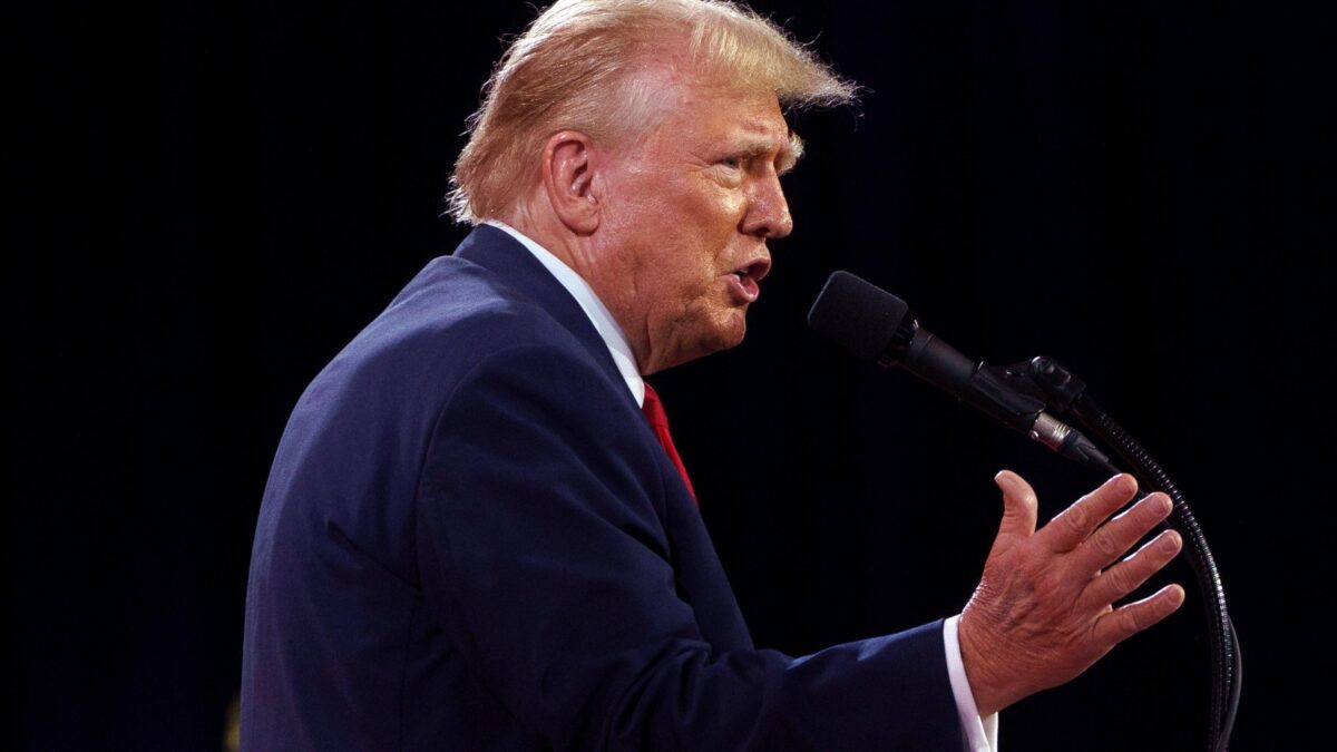 Trump accende il fuoco del dibattito: «Biden è un pericolo per il Paese»