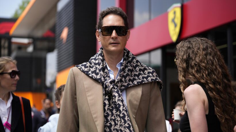 John Elkann esalta la sua Ferrari e non dice nulla su Melfi e Mirafiori