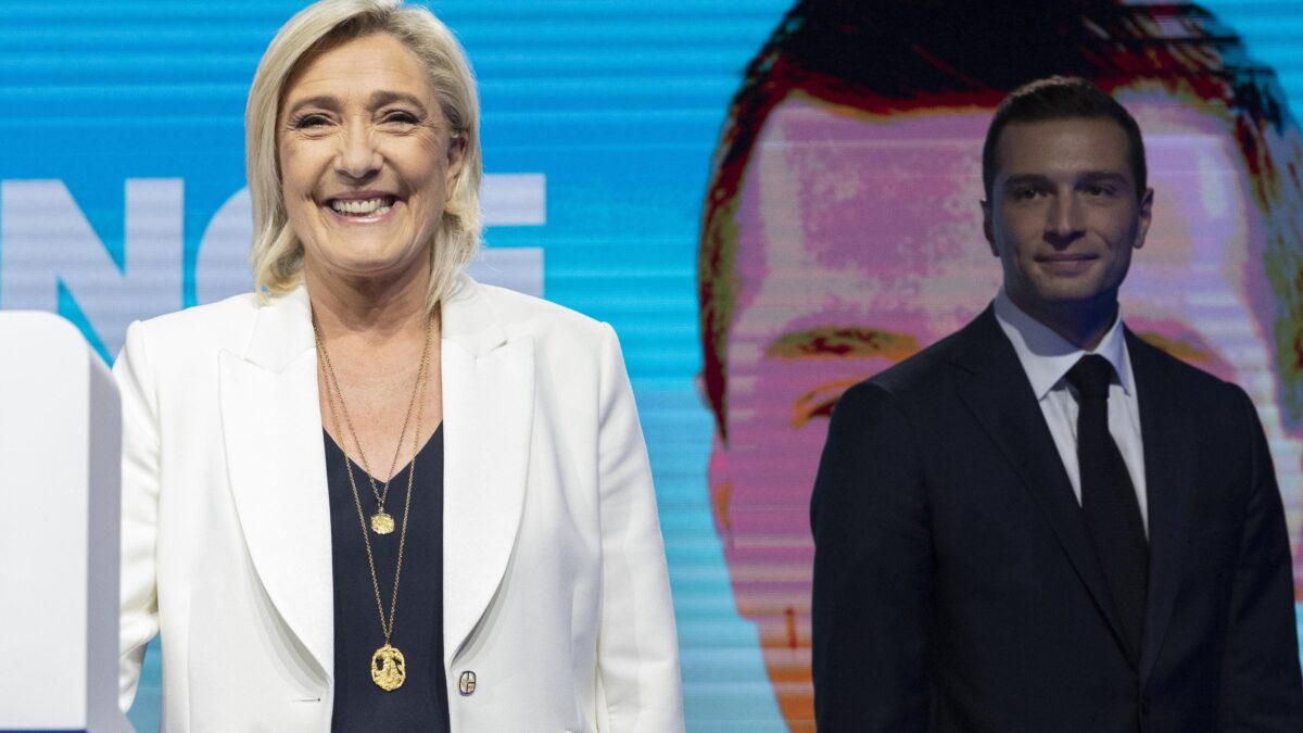 Per Macron è una Waterloo. La Le Pen fa la rivoluzione e lui manda la Francia al voto