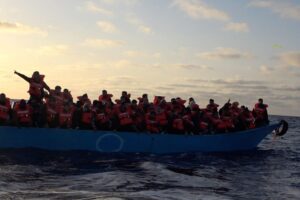 Se non accogli i migranti sei obbligato a risarcirli