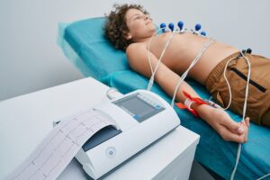 «Miocarditi nei giovani solo dopo le dosi»