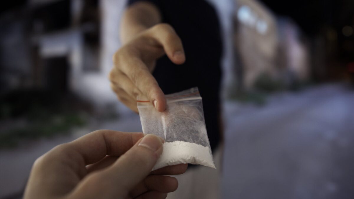 Allarme cocaina tra gli under 14. Boom di psicofarmaci tra le ragazze